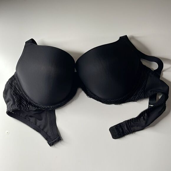 Wacoal silky black underwire bra with mesh and bow embellishments.  Size 40C. - Picture 4 of 7